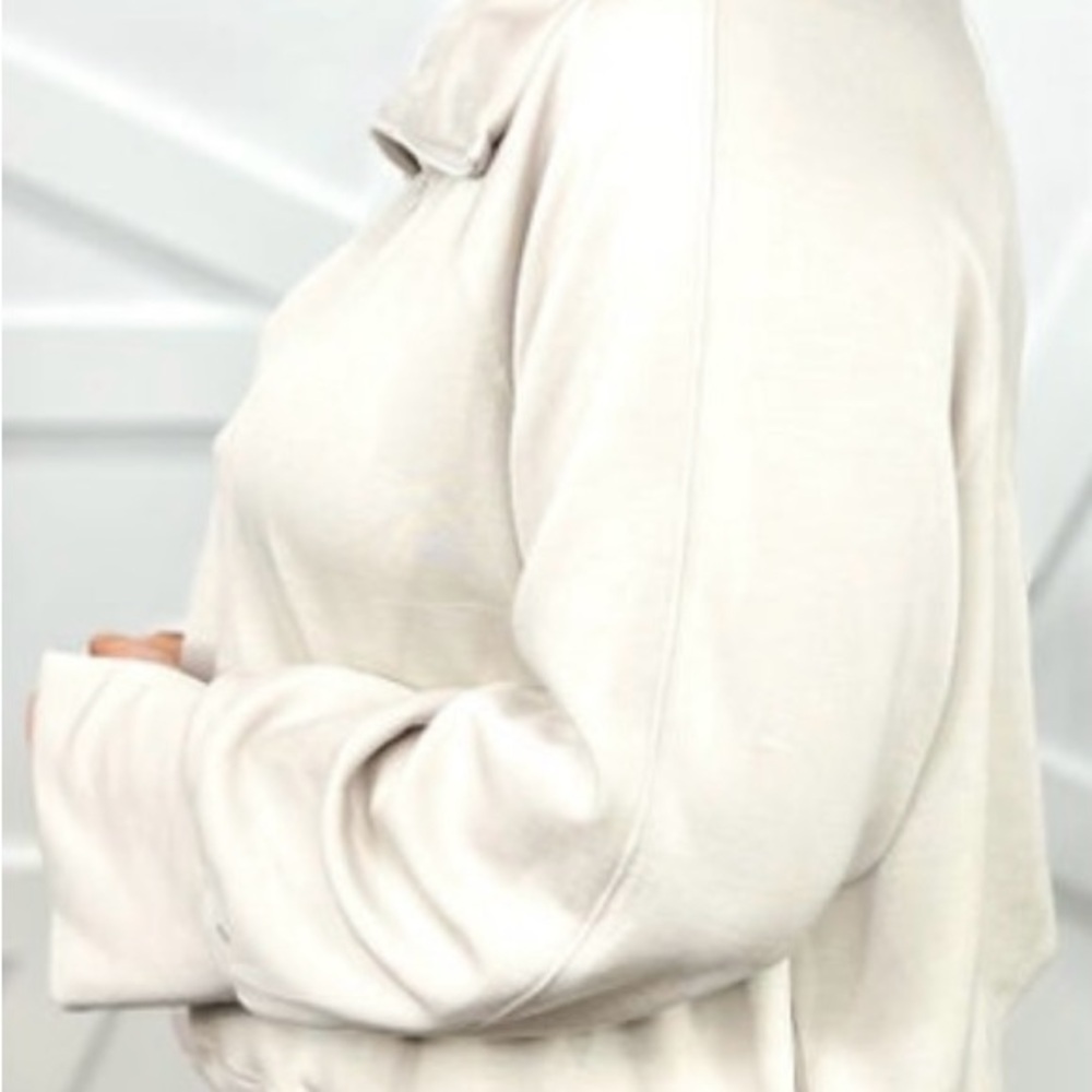 Davi & Dani half zip cropped pull over sweatshirt in a pale grey color. Size 3X - Picture 3 of 3